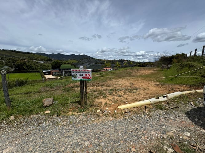 Lote en venta en Guarino, El Carmen de Viboral, 909 m² · foto 6 de 16