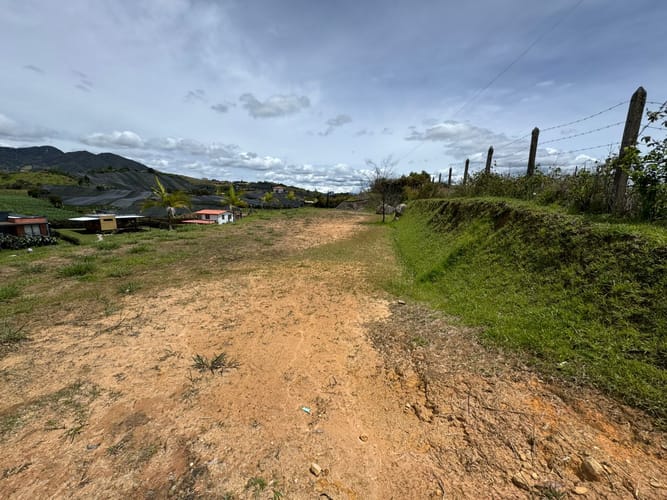 Lote en venta en Guarino, El Carmen de Viboral, 909 m² · foto 8 de 16