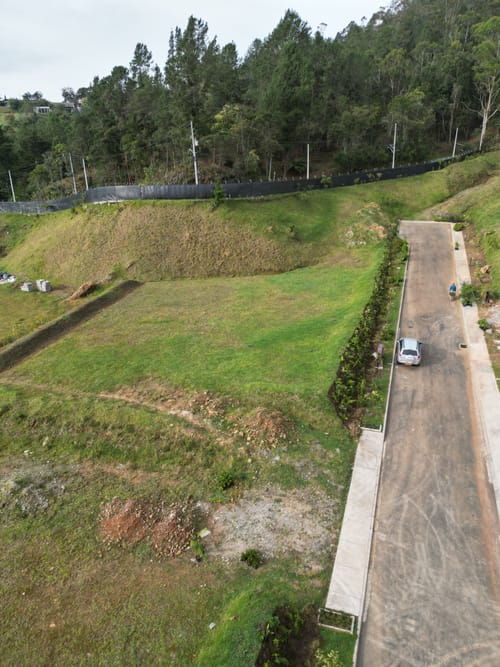 Lote en venta en Las Palmas, Envigado, 2045 m² · foto 2 de 8