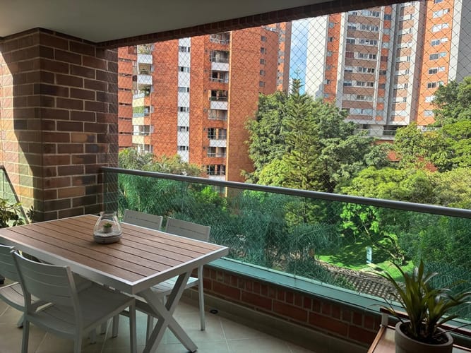 Apartamento de 4 alcobas en venta en El Poblado, Medellín, 150 m² · foto 2 de 18