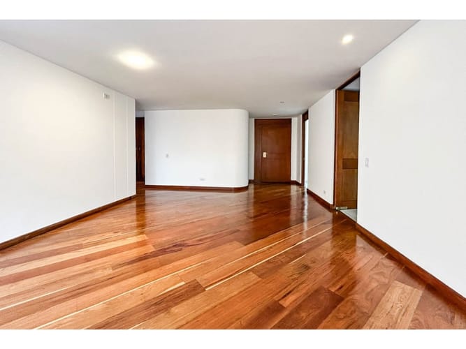 Apartamento de 2 alcobas en arriendo en Chicó Reservado, Bogotá, 134 m² · foto 3 de 11