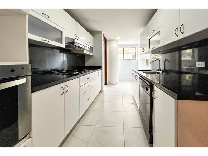 Apartamento de 2 alcobas en arriendo en Chicó Reservado, Bogotá, 134 m² · foto 4 de 11