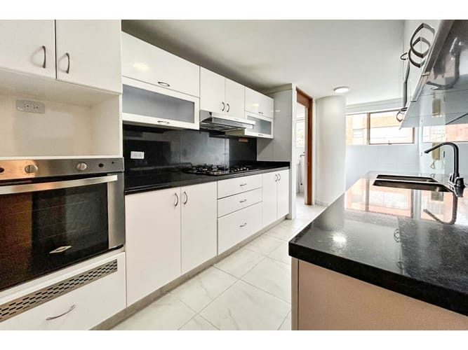 Apartamento de 2 alcobas en arriendo en Chicó Reservado, Bogotá, 134 m² · foto 5 de 11