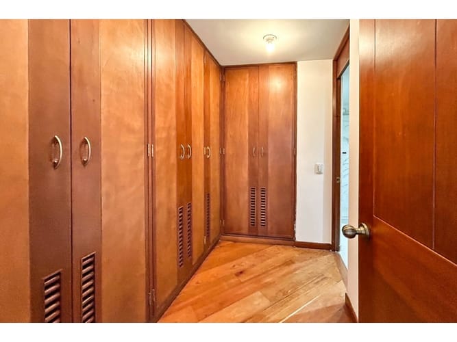 Apartamento de 2 alcobas en arriendo en Chicó Reservado, Bogotá, 134 m² · foto 7 de 11