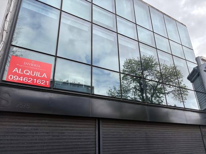 Exclusiva Oficina de Lujo con Ubicación Estratégica Frente al Prestigioso Punta Carretas Shopping · Foto 2