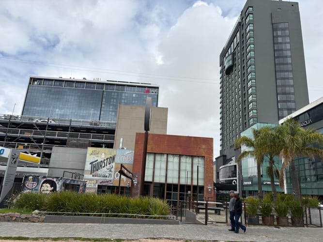 Exclusiva Oficina de Lujo con Ubicación Estratégica Frente al Prestigioso Punta Carretas Shopping · Foto 4