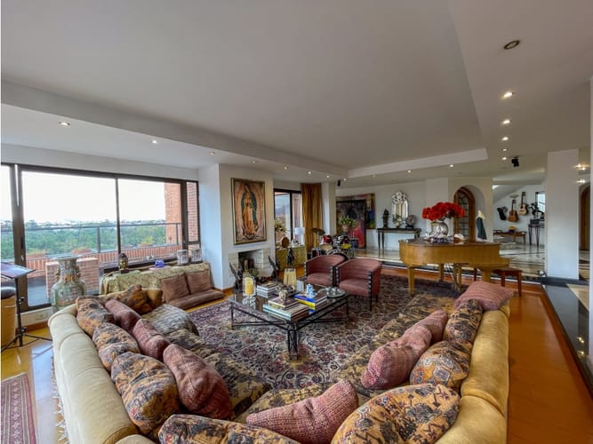 Apartamento de 4 alcobas en venta en Club De Los Lagartos, Bogotá, 781 m² · foto 2 de 24