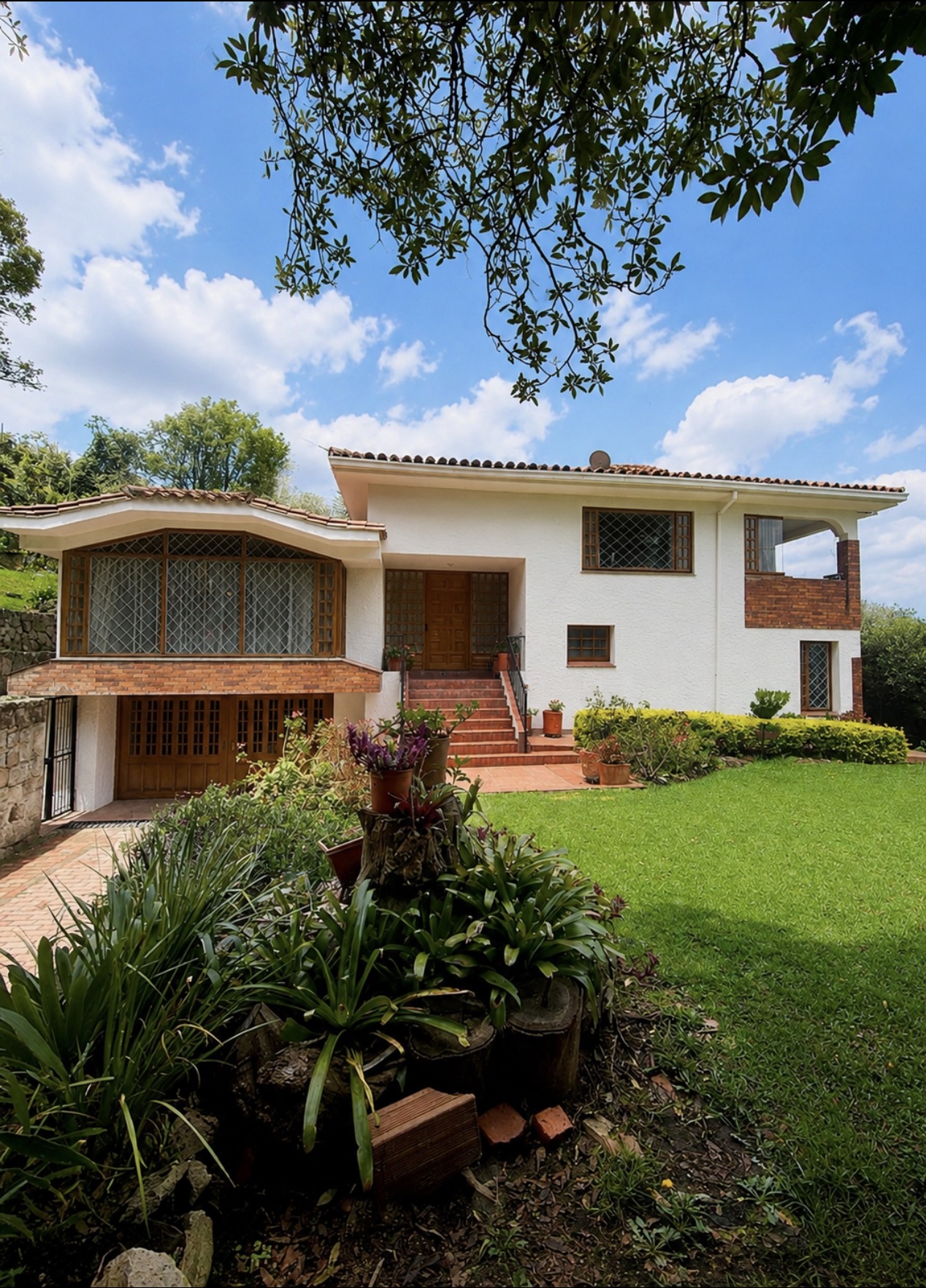 Casa en venta en San Jose De Bavaria, Bogotá · foto 2 de 23