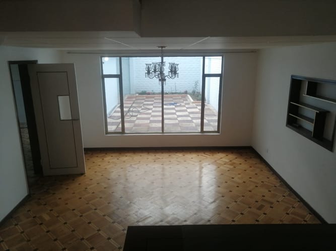 Casa de 6 alcobas en venta en Fontibon, Bogotá, 298 m² · foto 2 de 23