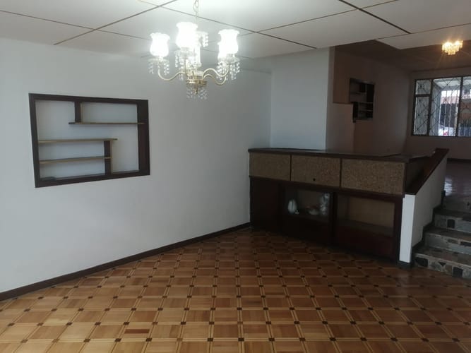 Casa de 6 alcobas en venta en Fontibon, Bogotá, 298 m² · foto 3 de 23