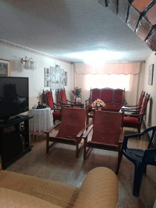 Casa de 5 alcobas en venta en San Luis, Bucaramanga, 216 m² · foto 2 de 11