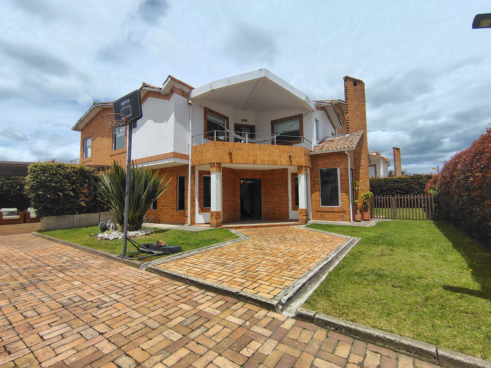 Casa en venta en Guaymaral, Bogotá · foto 1 de 20