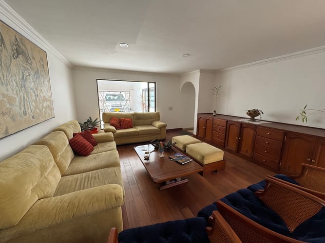 Casa de 3 alcobas en venta en Alhambra, Bogotá, 270 m² · foto 2 de 23