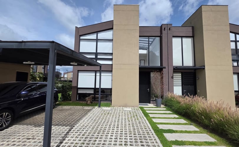 Casa de 4 alcobas en arriendo en Siberia, Cota, 160 m² · foto 2 de 20