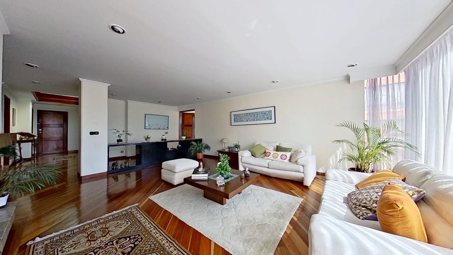Apartamento de 3 alcobas en venta en Santa Barbara, Bogotá, 218 m² · foto 2 de 24