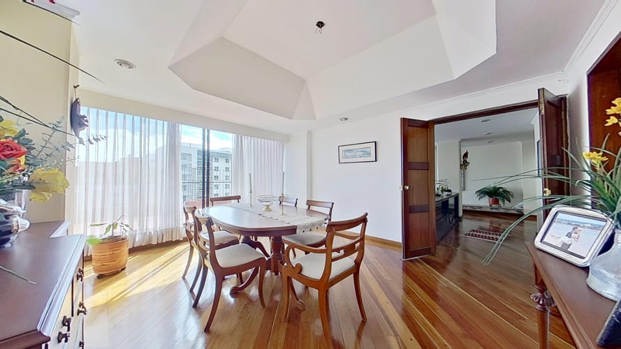 Apartamento de 3 alcobas en venta en Santa Barbara, Bogotá, 218 m² · foto 5 de 24