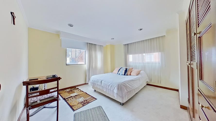 Apartamento de 3 alcobas en venta en Santa Barbara, Bogotá, 218 m² · foto 13 de 24
