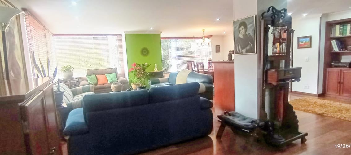 Apartamento de 4 alcobas en venta en Santa Barbara, Bogotá, 192 m² · foto 2 de 20