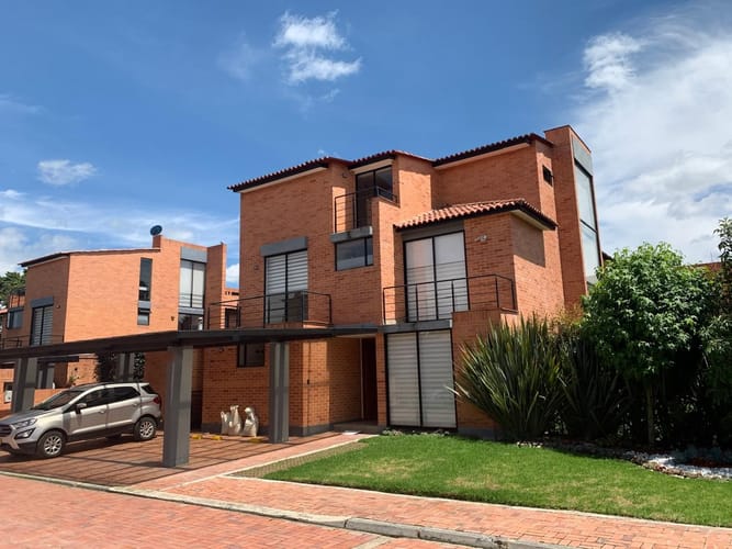 Casa de 4 alcobas en venta en Las Mercedarias, Chía, 580 m² · foto 1 de 19