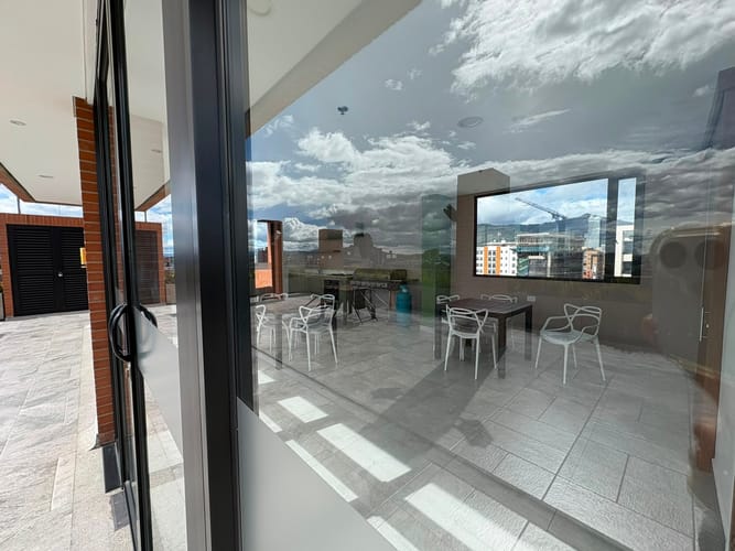 Apartamento de 1 alcoba en venta en Chico Norte, Bogotá, 42 m² · foto 10 de 12