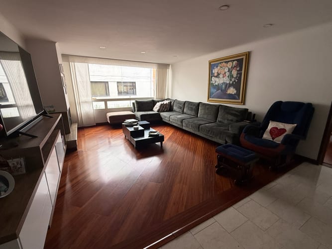Apartamento de 3 alcobas en venta en Santa Barbara, Bogotá, 147 m² · foto 2 de 13