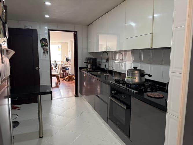 Apartamento de 3 alcobas en venta en Santa Barbara, Bogotá, 147 m² · foto 7 de 13