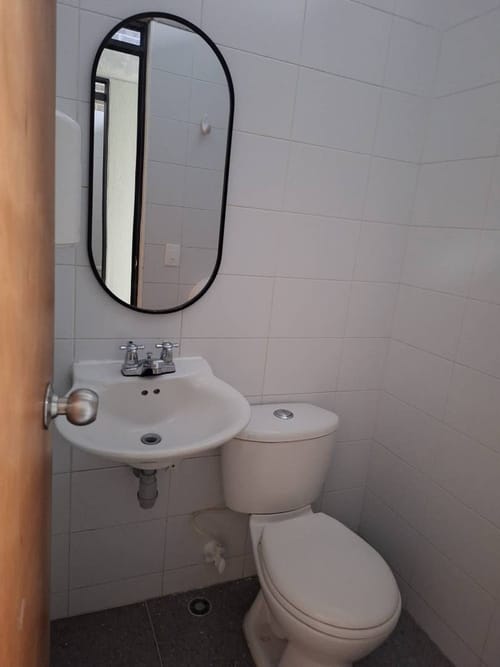 Oficina en arriendo en El Poblado, Medellín, 194 m² · foto 3 de 9