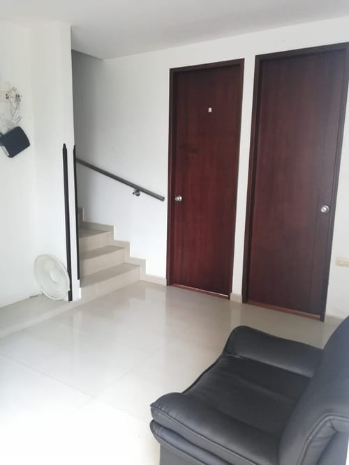 Casa de 6 alcobas en venta en Parque Recreacional El Lago, Floridablanca, 148 m² · foto 2 de 10