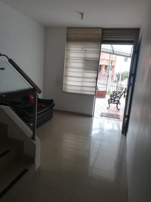 Casa de 6 alcobas en venta en Parque Recreacional El Lago, Floridablanca, 148 m² · foto 3 de 10