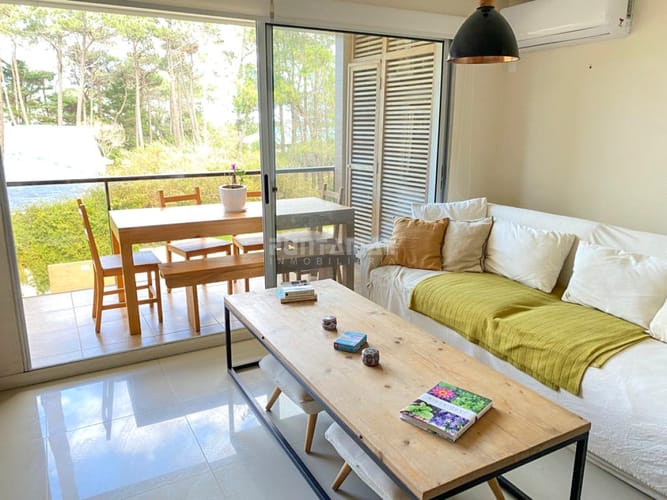 OPORTUNIDAD APARTAMENTO 2 DORM CON TERRAZA A 1 CUADRA DEL MAR · Foto 2