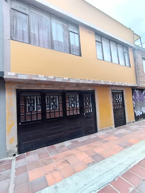 Casa de 5 alcobas en venta en El Libertador, Soacha, 240 m² · foto 2 de 24