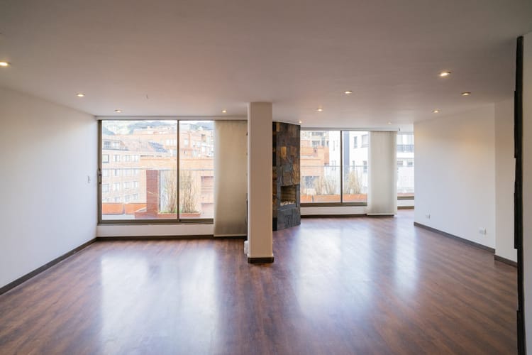 Apartamento de 3 alcobas en venta en Chicó Navarra, Bogotá, 144 m² · foto 4 de 24