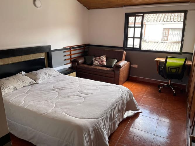 Casa de 6 alcobas en arriendo en La Floresta, Bogotá, 293 m² · foto 4 de 10