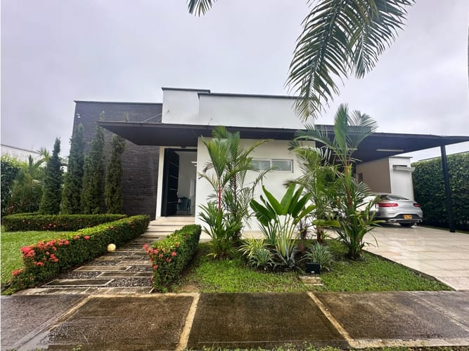Casa de 4 alcobas en venta en Apiay, Villavicencio, 537 m² · foto 3 de 24