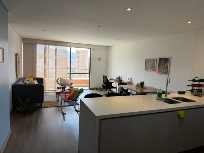 Apartamento de 3 alcobas en arriendo en Los Naranjos, Medellín, 70 m² · foto 3 de 8