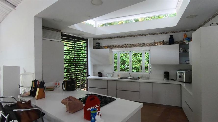 Casa de 5 alcobas en venta en Ricaurte, 300 m² · foto 4 de 16