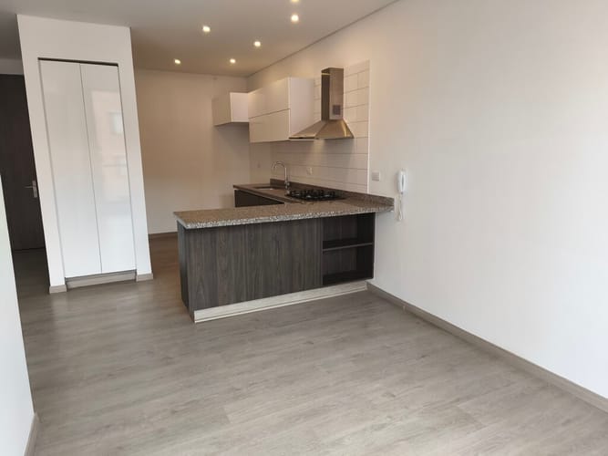 Apartaestudio en venta en Chicó Navarra, Bogotá, 49 m² · foto 2 de 13