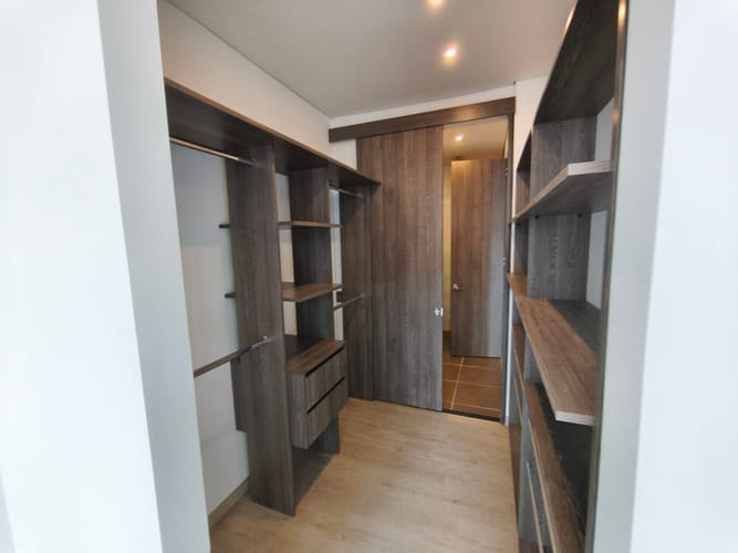 Apartaestudio en venta en Chicó Navarra, Bogotá, 49 m² · foto 10 de 13