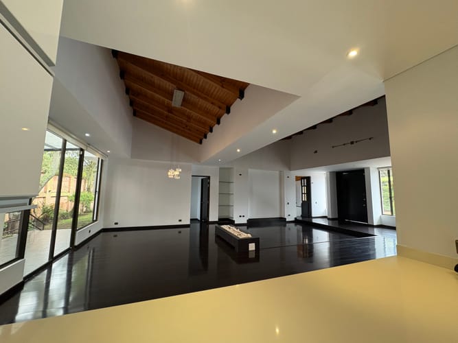 Casa en venta en Guaymaral, Bogotá · foto 2 de 24