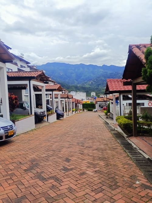 Casa de 3 alcobas en venta en Picaleña Y Mirolindo, Ibagué, 143 m² · foto 8 de 18