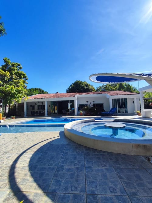 Casa de 5 alcobas en venta en Girardot, Girardot, 400 m² · foto 2 de 13