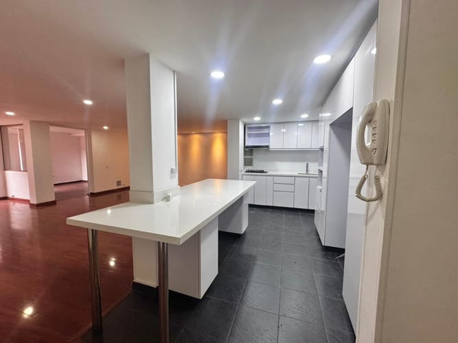 Apartamento de 2 alcobas en venta en Chapinero, Bogotá, 160 m² · foto 9 de 24