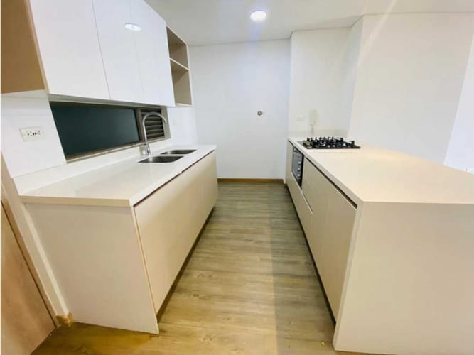 Apartaestudio en arriendo en El Tesoro, Medellín, 67 m² · foto 2 de 16