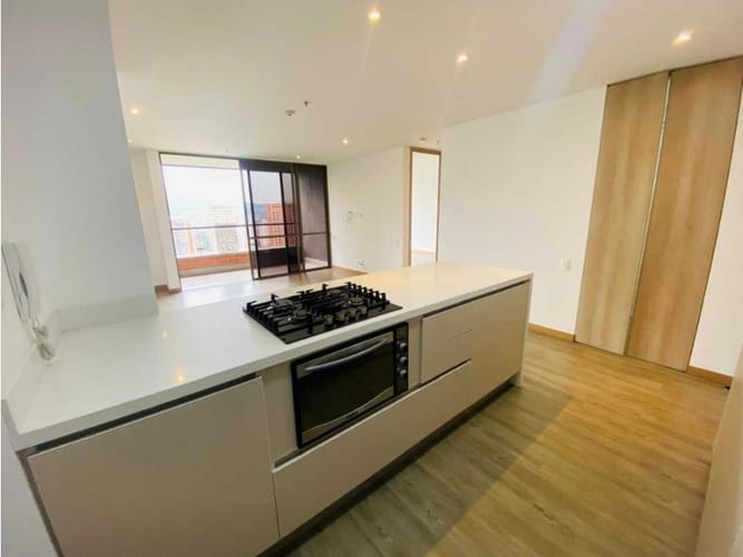 Apartaestudio en arriendo en El Tesoro, Medellín, 67 m² · foto 3 de 16