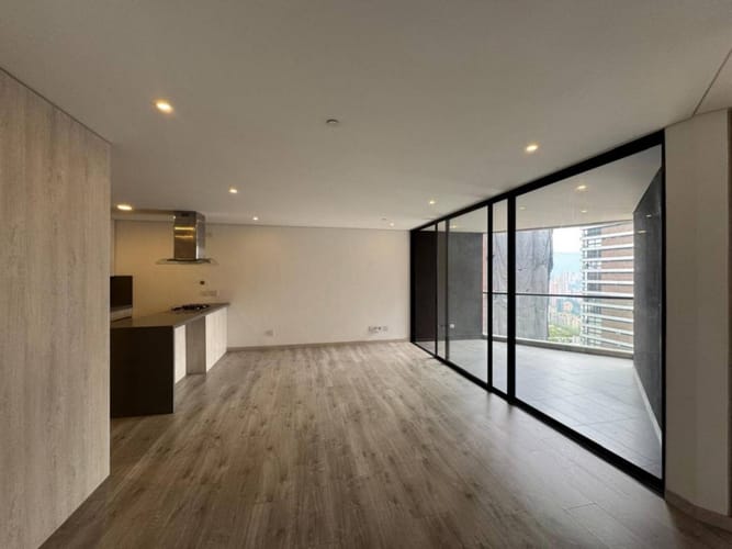 Apartamento de 2 alcobas en arriendo en El Poblado, Medellín, 81 m² · foto 3 de 18