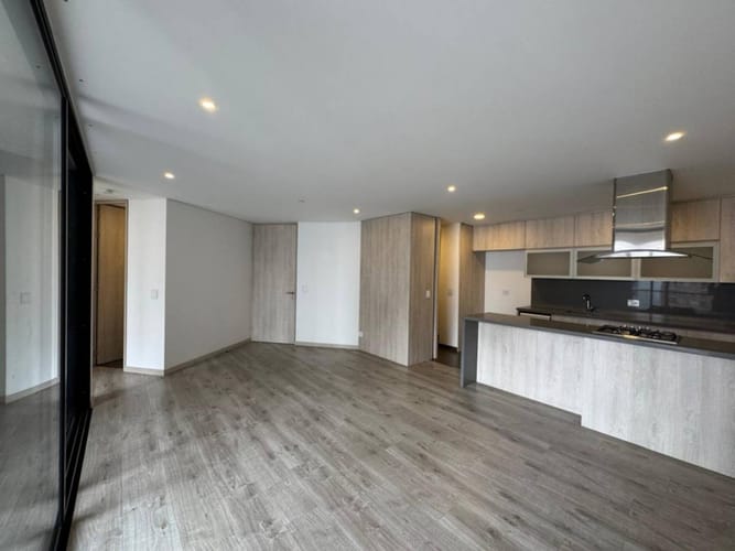 Apartamento de 2 alcobas en arriendo en El Poblado, Medellín, 81 m² · foto 4 de 18