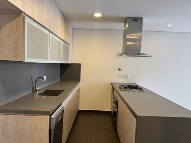 Apartamento de 2 alcobas en arriendo en El Poblado, Medellín, 81 m² · foto 6 de 18