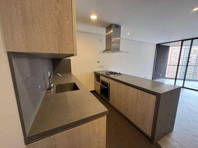 Apartamento de 2 alcobas en arriendo en El Poblado, Medellín, 81 m² · foto 7 de 18