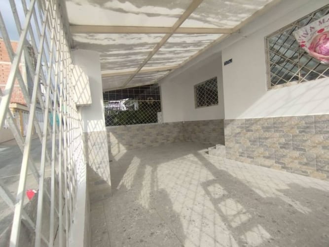 Casa de 4 alcobas en arriendo en Aranzoque, Floridablanca, 129 m² · foto 2 de 24