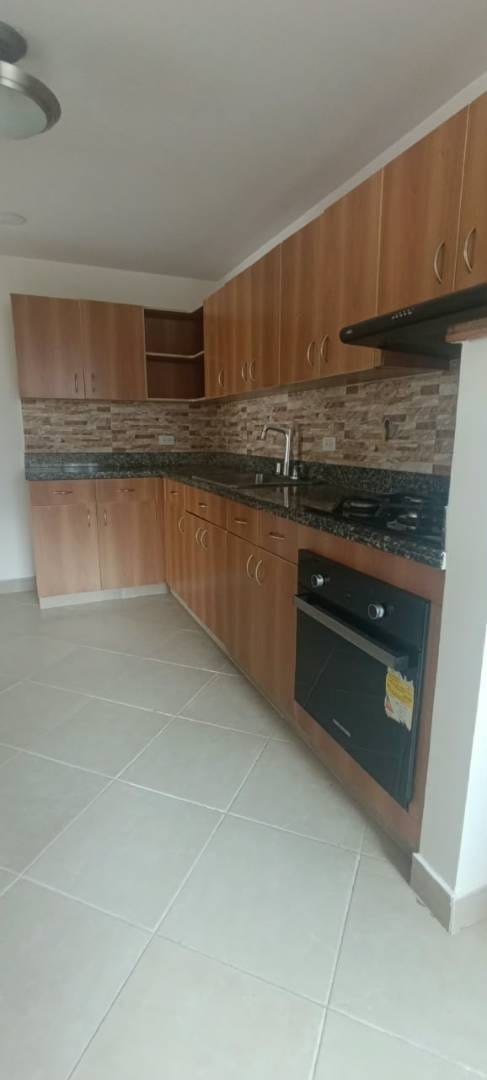 Apartamento de 3 alcobas en arriendo en Los Naranjos, Medellín, 120 m² · foto 3 de 24
